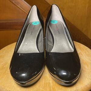 Bandolino - Black Shiny Pumps - Women Size 8M - Pre-owned